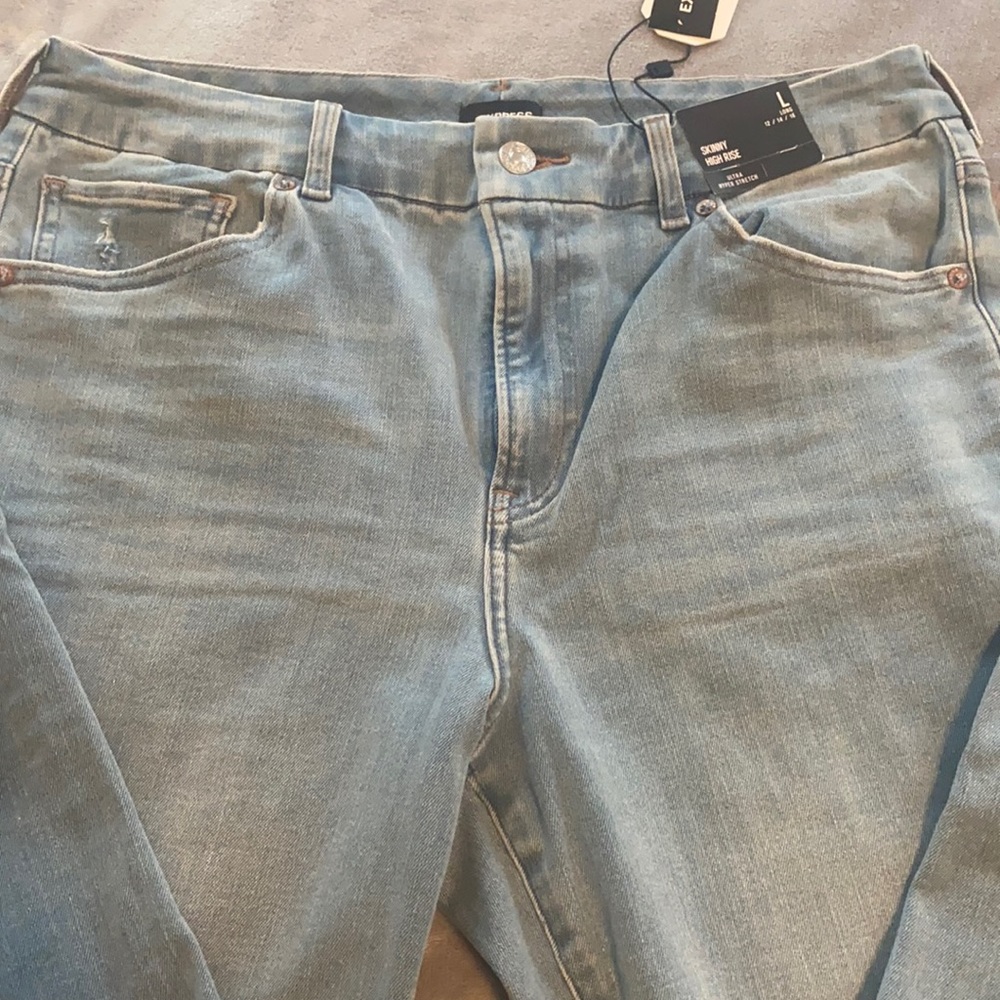 Women’s Express Hyper stretch FlexX Skinny Jeans.